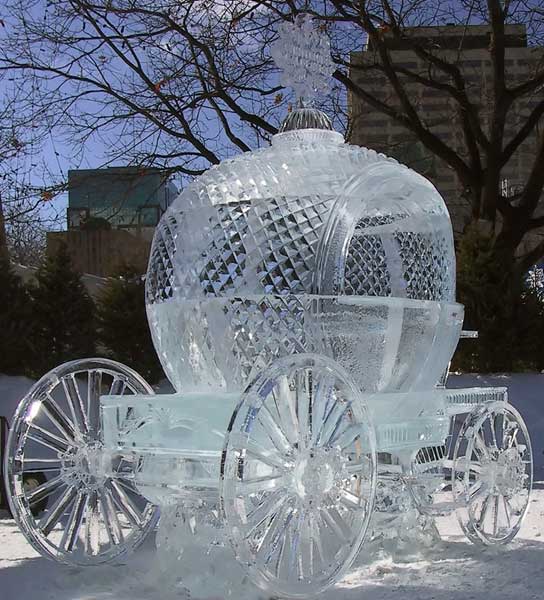 A full-sized ice carriage carved entirely by hand for Ottawa’s Winterlude Fastasy event by Kevin Gregory and Antonio Young. Photo by Ken Watson.