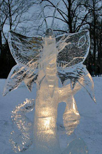 Metamorphosis ice sculpture by Kai and Marika Törmikoski for Korkeassaari event, 2004. Photo by Pasi Laaksonsen.
