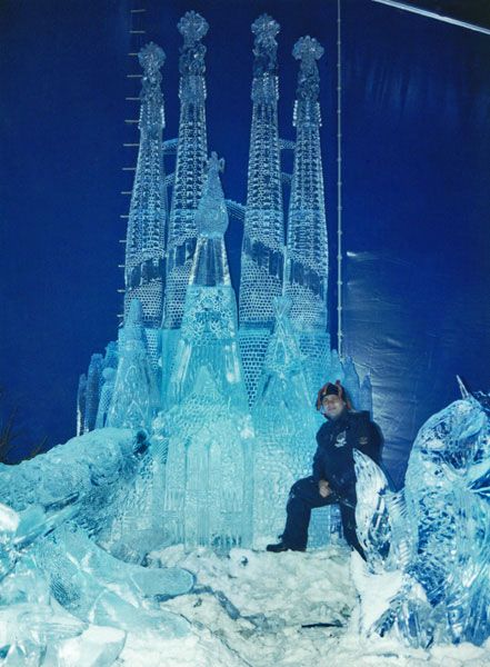 Intricate ice cathedral by Max Bollkman Zuleta, Diego Zuleta, and Leonardo Hidalgo, Bruges Belgium, 2000. Image of “Cathedral de la Sagrada Familia,” and artist. Photo by Diego Zuleta.
